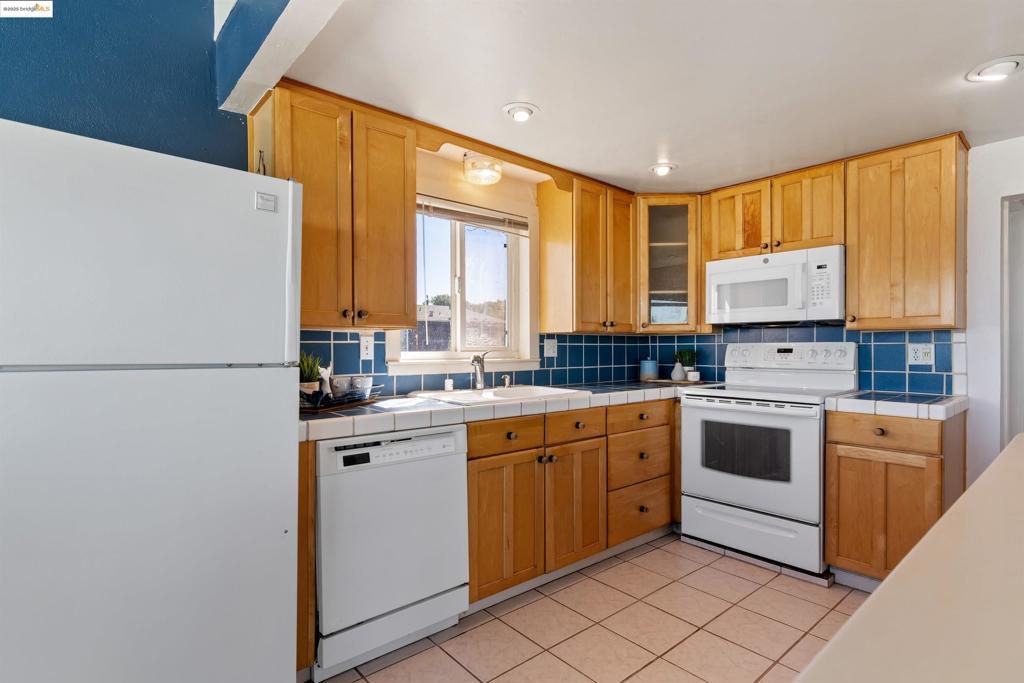 BETHEL ISLAND - Residential