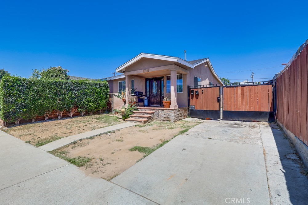 Charming Duplex with Endless Potential!
Discover this versatile duplex nestled in a desirable Los Angeles neighborhood. Featuring a long driveway that offers ample parking, this property presents a fantastic opportunity for investors or owner-occupants looking to add their personal touch.
Each unit offers comfortable living spaces with plenty of room for customization. The spacious lot provides potential for expansion, landscaping, or future development. Whether you're looking to generate rental income or create a dream home with additional income streams, this property has great possibilities. Enjoy proximity to numerous parks such as MacArthur Park, Elysian Park, and Echo Park Lake, perfect for outdoor recreation and relaxation. Families will appreciate the nearby schools within easy reach.
Don’t miss the chance to own this promising property in a vibrant Los Angeles community. Schedule a viewing today and explore the potential of 1270 S Hicks.