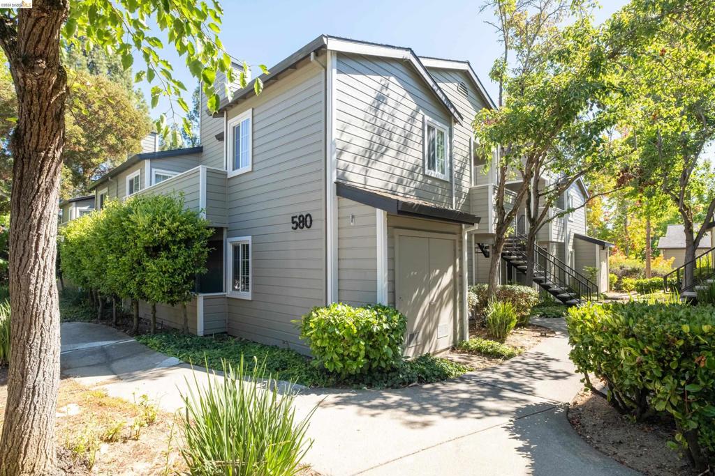 580 Canyon Oaks DR