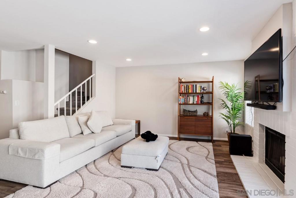 3731 Caminito Carmel Lndg