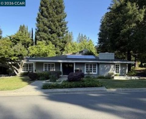 Photo of 368 Dalewood Dr DR, Orinda, CA 94563 (MLS # 41138434)