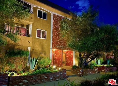 Photo of 2320 S Bentley Avenue #106, Los Angeles, CA 90064 (MLS # 26667607)