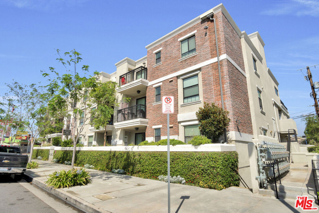 10455 Magnolia Boulevard