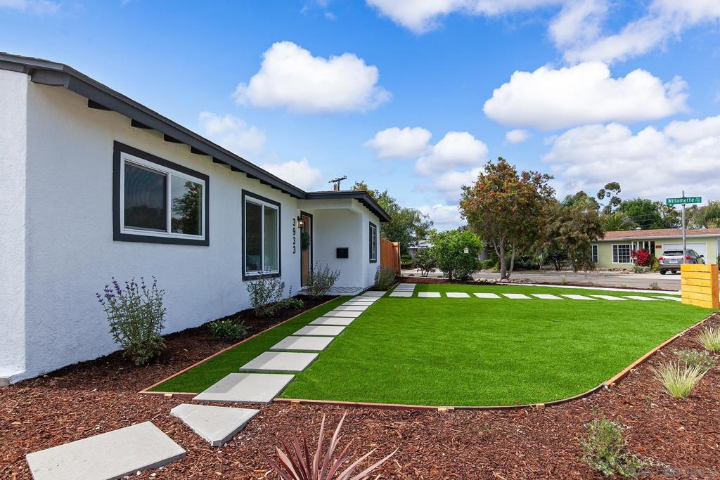 3933 Willamette
