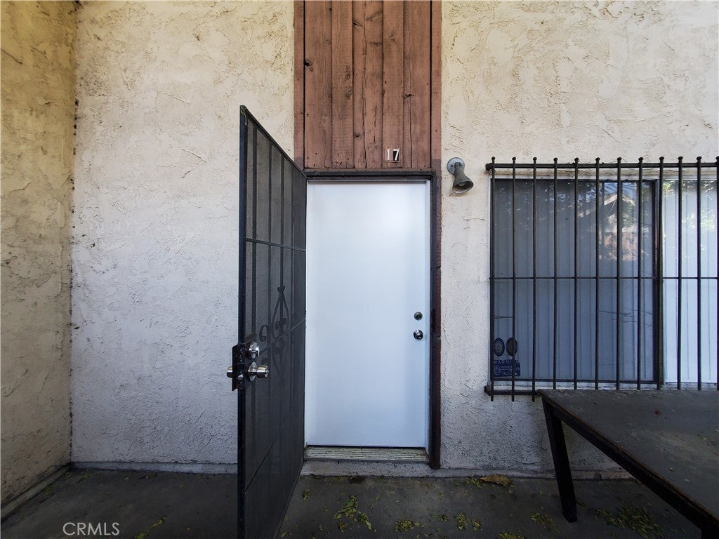2020 W 23 Street 17, Long Beach CA 90810