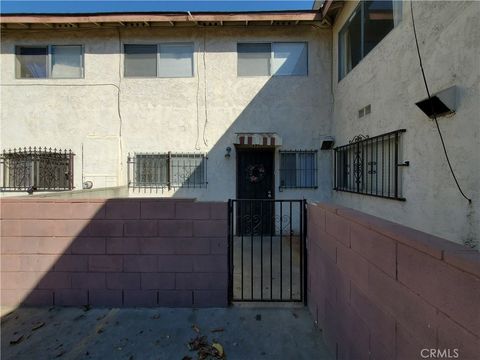 Photo of 2020 W 23 #17, Long Beach, CA 90810 (MLS # PW26048370)