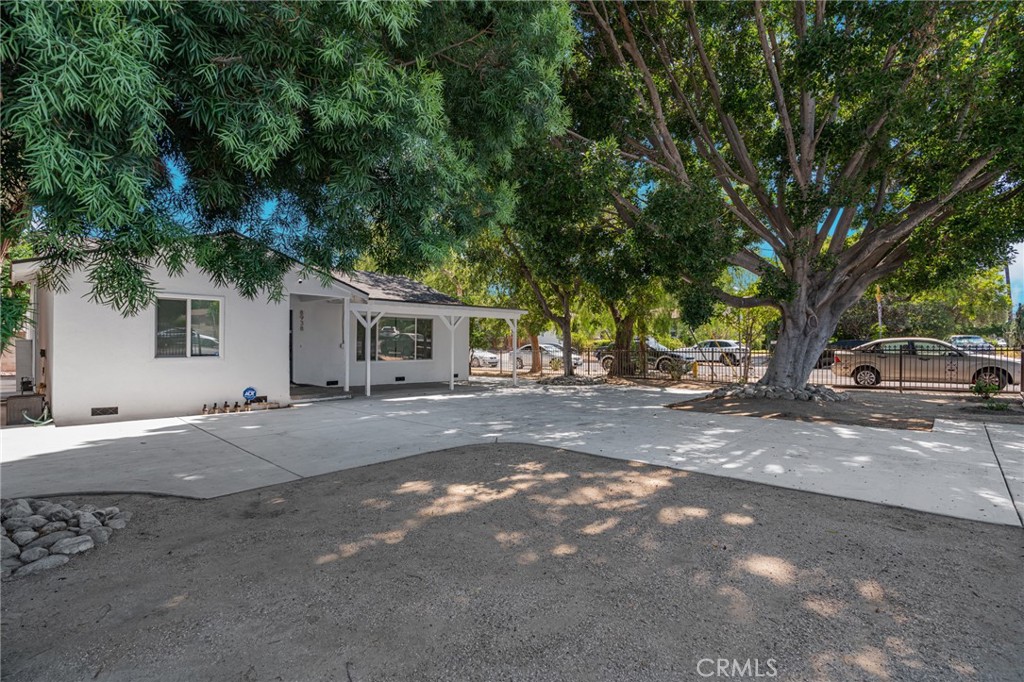 8938 Duarte Road