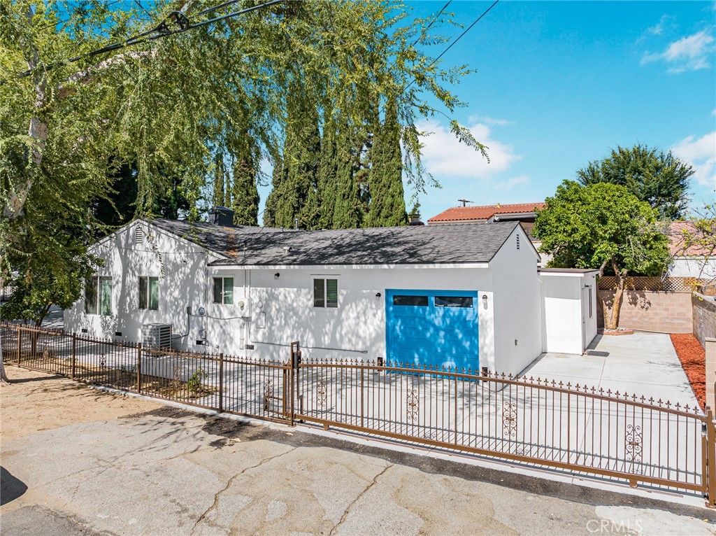 8938 Duarte Road
