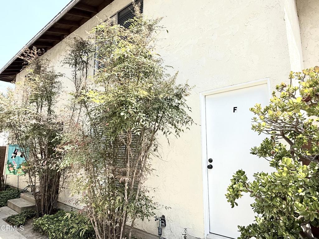 Beautifully Remodeled townhome, 2 Bedroom 1.5 Bath Townhouse with Private interior laundry room, your own back yard and private 2car garage entry. Brand New kitchen and Bathrooms, Fresh paint throughout, custom wood floors, and ceiling fan lighting. Master bedroom has a spacious closet. Kitchen has new stove. Quiet location, close to shopping and schools. AVAILABLE JUNE 1 2025