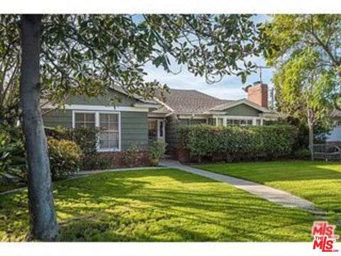 Photo of 12430 Cumpston Street, Valley Village, CA 91607 (MLS # 26855303)