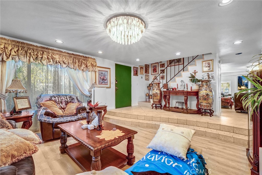 1341 S Pembrooke Lane