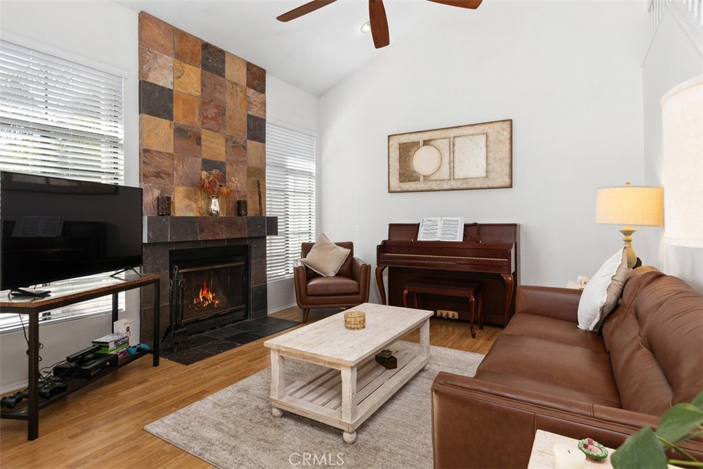 3935 Caminito Silvela