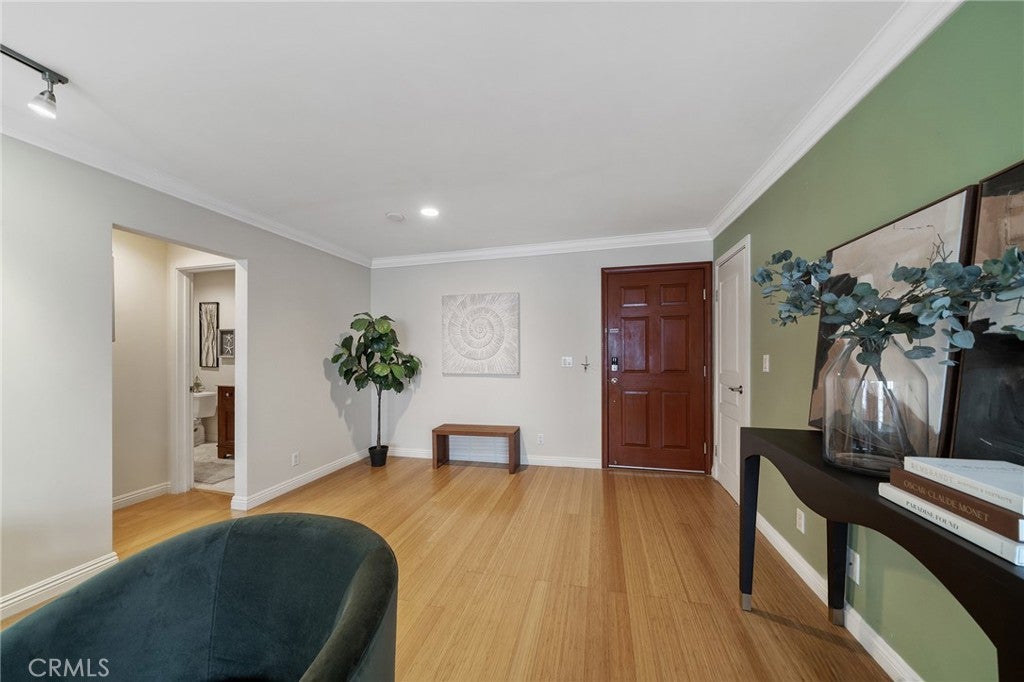1154 S Barrington Avenue 213