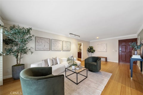 Photo of 1154 S Barrington Avenue #213, Los Angeles, CA 90049 (MLS # RS26148717)