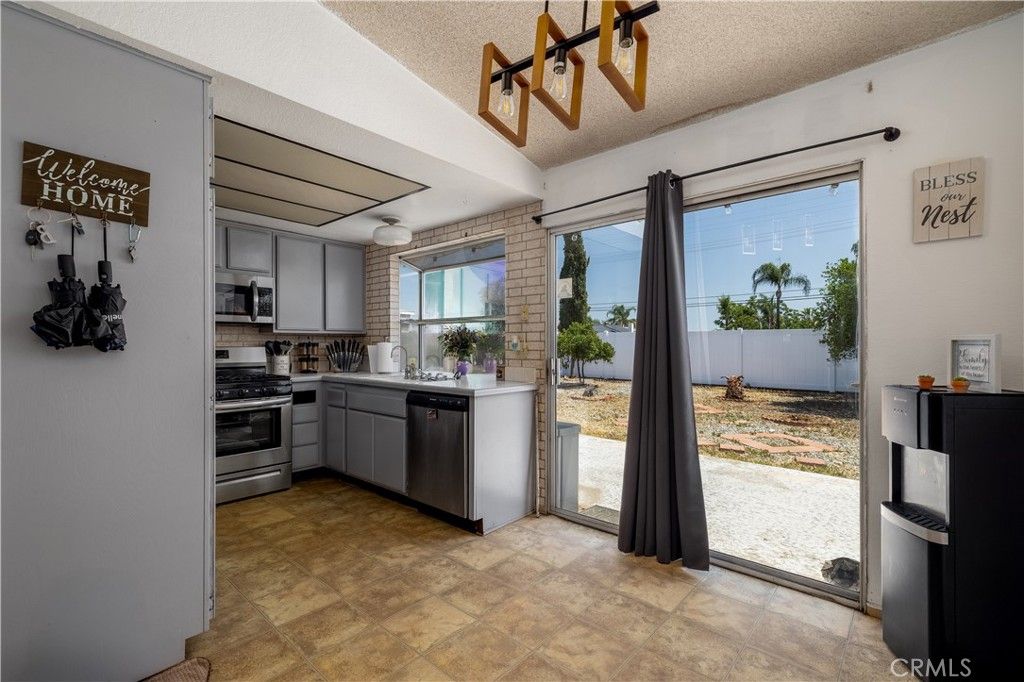 listing image 130722997233439256425