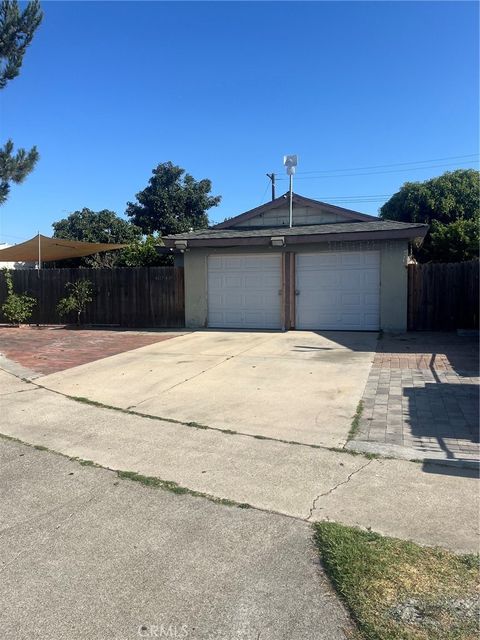 Photo of 4619 W 3rd ST, Santa Ana, CA 92703 (MLS # SR26142662)