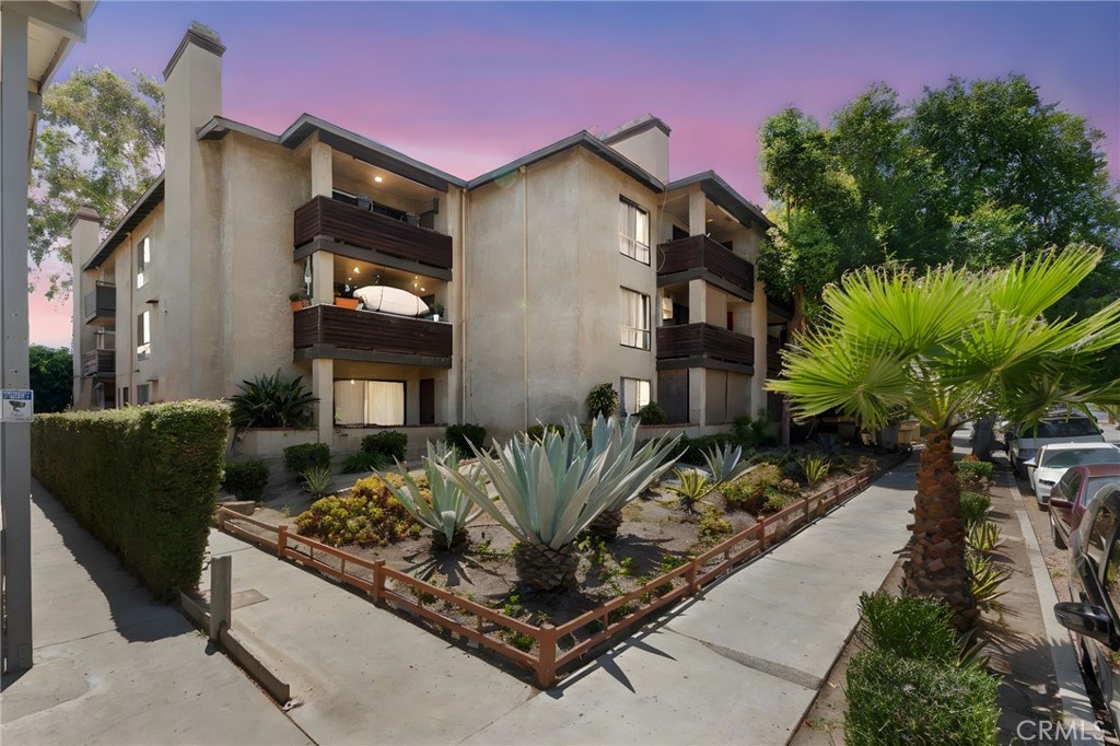 Experience the ultimate in Long Beach condo living with this sprawling ground-floor gem – the largest unit available in the entire community. This thoughtfully designed 2-bedroom, 2-bathroom residence provides an incredibly comfortable and convenient lifestyle, complete with in-unit laundry and assigned parking. Imagine enjoying your morning coffee on one of your two private patios, or entertaining guests with ease in the expansive indoor and outdoor spaces. This is more than just a condo; it's a private retreat offering unmatched size and accessibility. Schedule a tour today!