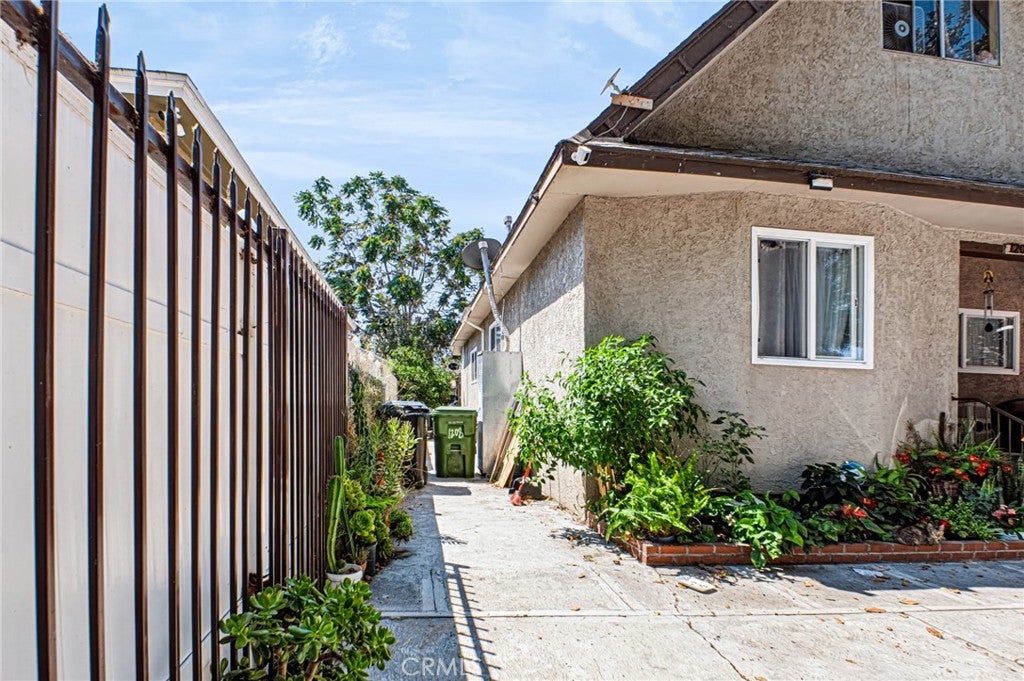 1208 E 34th Street Los Angeles CA