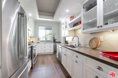 11322 Camarillo Street 201 Toluca Lake CA 91602