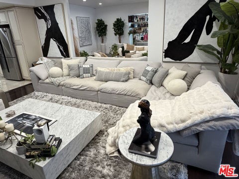Tiny photo for 1727 San Ysidro Drive, Beverly Hills, CA 90210 (MLS # 26877429)