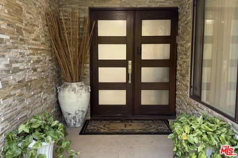 Tiny photo for 1727 San Ysidro Drive, Beverly Hills, CA 90210 (MLS # 26877429)