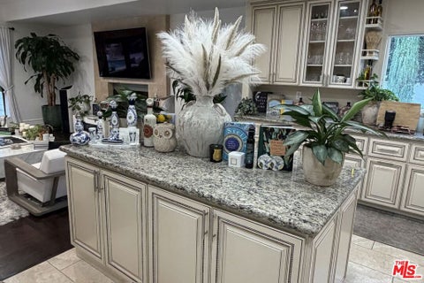 Tiny photo for 1727 San Ysidro Drive, Beverly Hills, CA 90210 (MLS # 26877429)