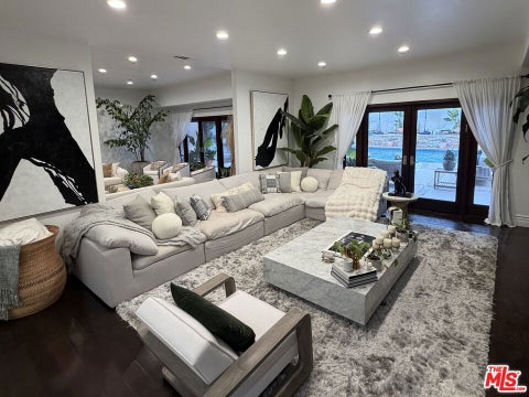 Tiny photo for 1727 San Ysidro Drive, Beverly Hills, CA 90210 (MLS # 26877429)