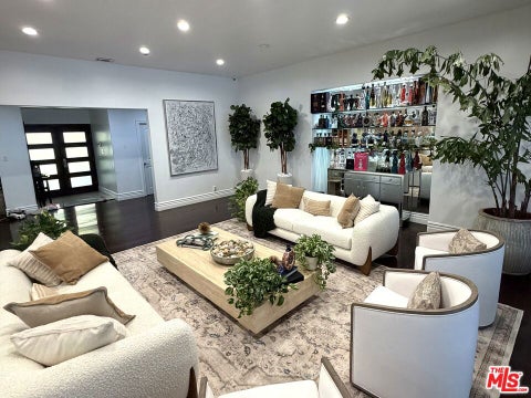 Tiny photo for 1727 San Ysidro Drive, Beverly Hills, CA 90210 (MLS # 26877429)