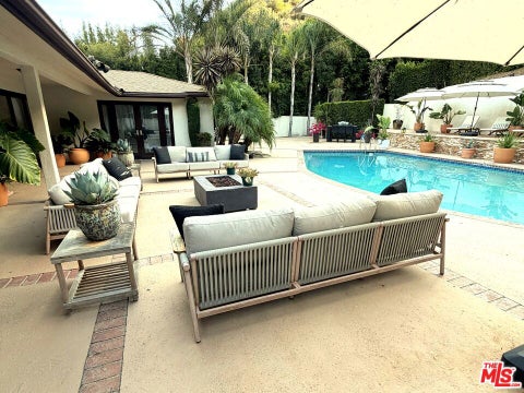 Tiny photo for 1727 San Ysidro Drive, Beverly Hills, CA 90210 (MLS # 26877429)