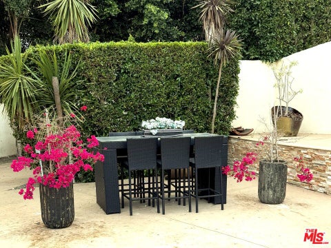 Tiny photo for 1727 San Ysidro Drive, Beverly Hills, CA 90210 (MLS # 26877429)