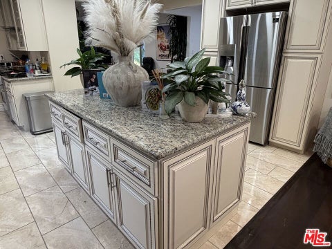 Tiny photo for 1727 San Ysidro Drive, Beverly Hills, CA 90210 (MLS # 26877429)