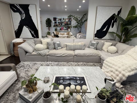 Tiny photo for 1727 San Ysidro Drive, Beverly Hills, CA 90210 (MLS # 26877429)