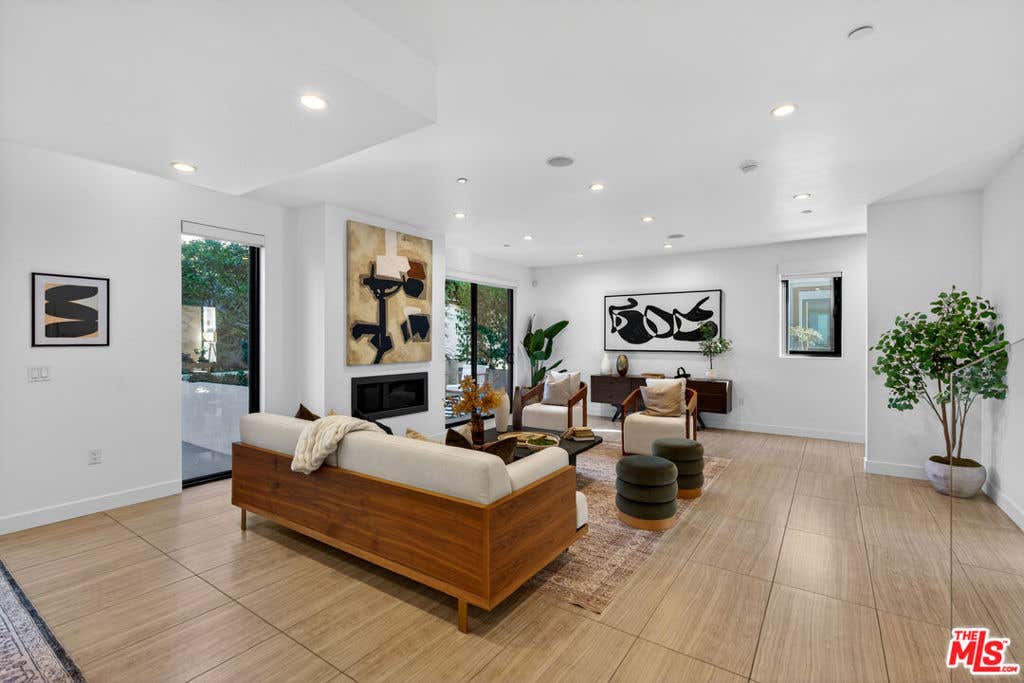 Photo of 2118 Federal Avenue, Los Angeles, CA 90025 (MLS # 25627529)