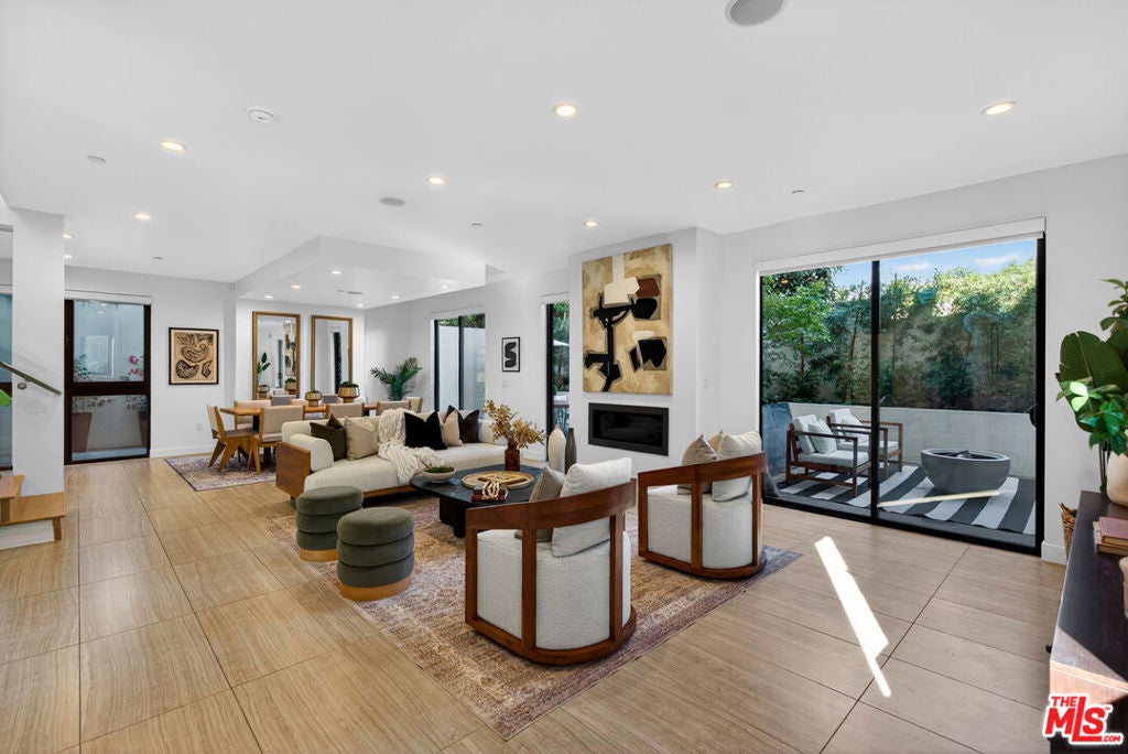 2118 Federal Avenue, Los Angeles CA 90025