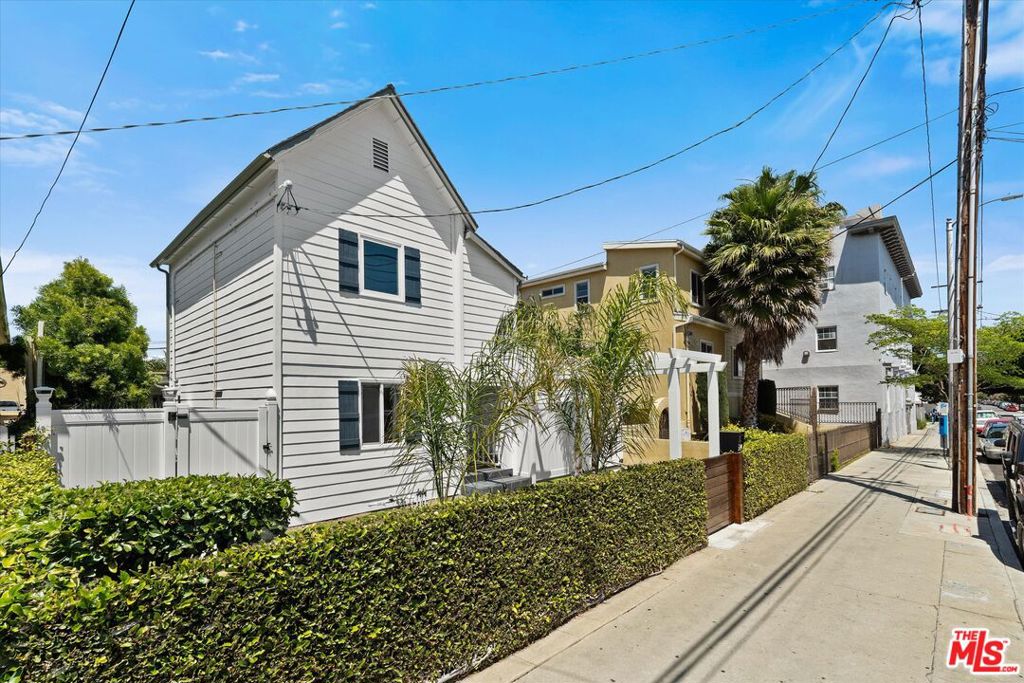 584 W 10th Street