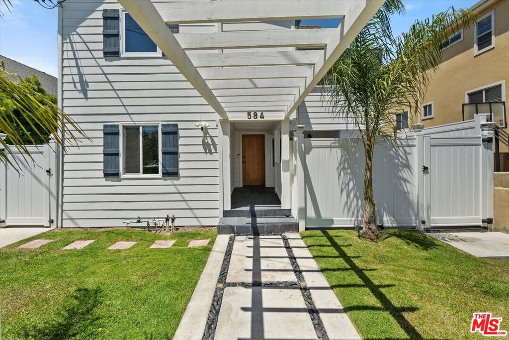 584 W 10th Street