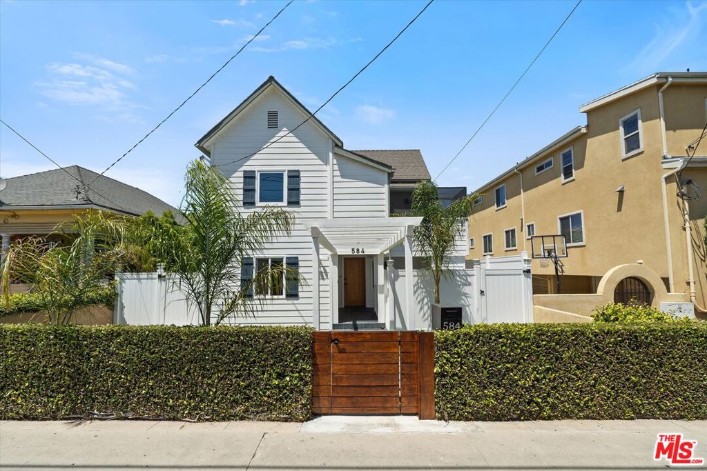 584 W 10th Street