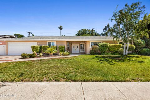 Photo of 2830 Dalhart Avenue, Simi Valley, CA 93063 (MLS # 226002173)