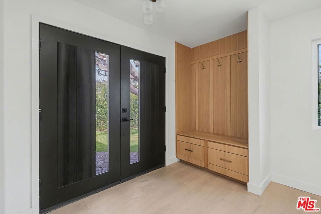 2831 Overland Avenue, Los Angeles CA 90064