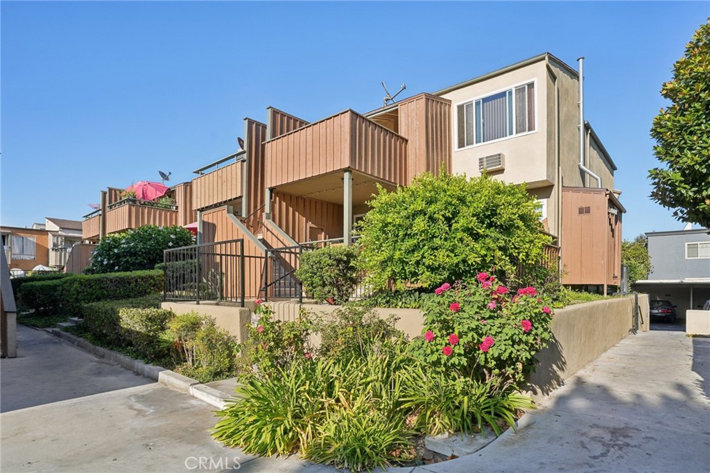 Welcome home, Where convenience meets comfort in the heart of South Coast Metro!
Perfectly positioned just blocks from South Coast Plaza, top restaurants, and world-class entertainment, this condo places you in the vibrant center of Orange County living.Inside, you’ll find a thoughtfully updated 2-bedroom, 1-bath home featuring brand-new A/C (installed this year), a new furnace, fresh paint, ceiling fans, and modern recessed lighting. Additionally, new windows have been installed to make sure to keep the home full of natural light, sound out and temperatures right. Step outside to your large private deck, perfect for grilling and an indoor/outdoor vibe with the slider conveniently located off the living room.This is an incredible opportunity to own a move-in ready condo in one of Central Orange County’s most sought-after locations—whether you’re looking for your first home or a low-maintenance lifestyle close to everything.FHA/VA -Warrantable Condo!!!
