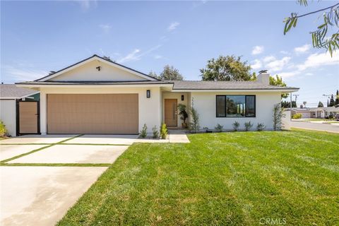 Photo of 22918 Date Avenue, Torrance, CA 90505 (MLS # SB26104950)