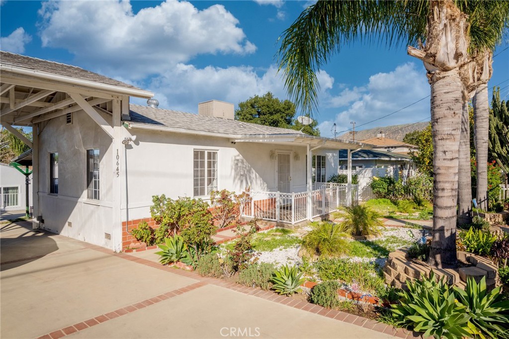 Front Unit * Gated * 2 Bedrooms / 1 Bathroom * 790sqft * Central A/C & Heat * Laminate Floors * Updated Kitchen * Recessed Lighting * Laundry Area * Covered Patio * Shared Garage For Storage * All Utilities Split Between Both Units