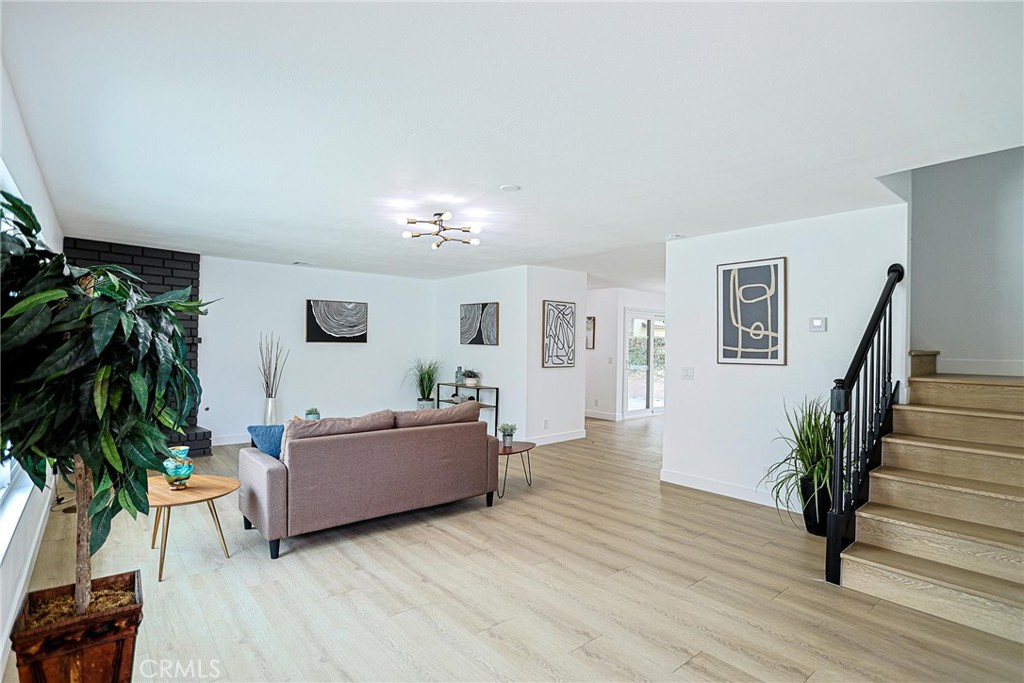 8860 La Salle 4