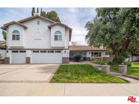 Photo of 10122 Jovita Avenue, Chatsworth, CA 91311 (MLS # 26104174)