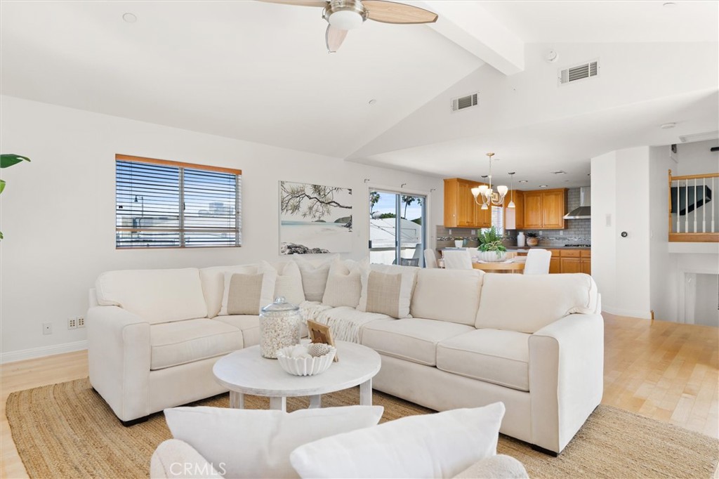 2405 Vanderbilt Lane C