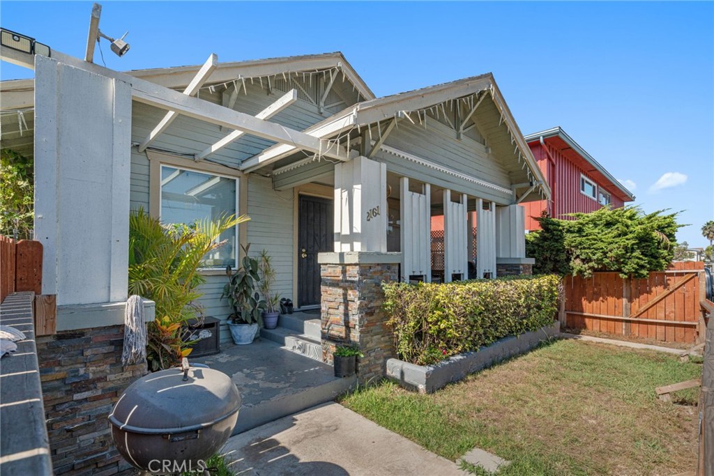 7.69% Cap Rate! With Still An Opportunity To Grow. Add This High Performing Multi Family Property To Your Investment Portfolio. With (3) 1 Bedroom 1 Bath, (1) 2 Bedroom 1 Bath and (1) 2 Bedroom 2 Bath Units. Along With 5 Single Garages With Alley Access. Makes It Convenient For Tenants To Come And Go. Coin Operated Laundry. Many Upgrades Have Been Done To The Property With A Newer Roof, Upgraded Electrical Panel And Upgrades Inside The Units. The Property Also Has A Long Driveway For Additional Parking. Centrally Located To Metro Blue Line, 710 Freeway, Shopping, Restaurants And Much More. You're Not Going To Want To Miss Out On This Golden Opportunity.