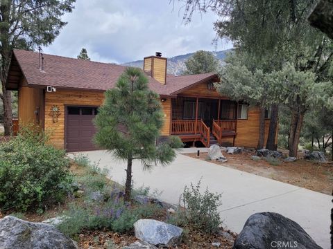 Photo of 2305 Freeman Dr, Pine Mountain Club, CA 93222 (MLS # SR26076667)