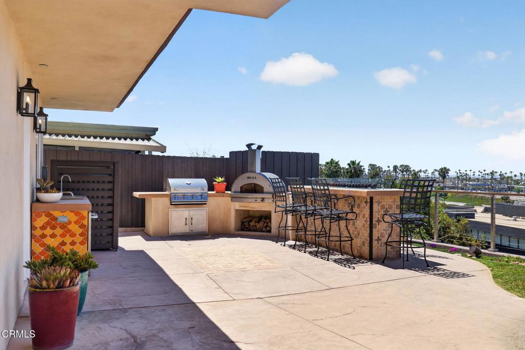 Ventura, California, 93001, United States, 3 Bedrooms Bedrooms, ,4 BathroomsBathrooms,Residential,Active,2045009
