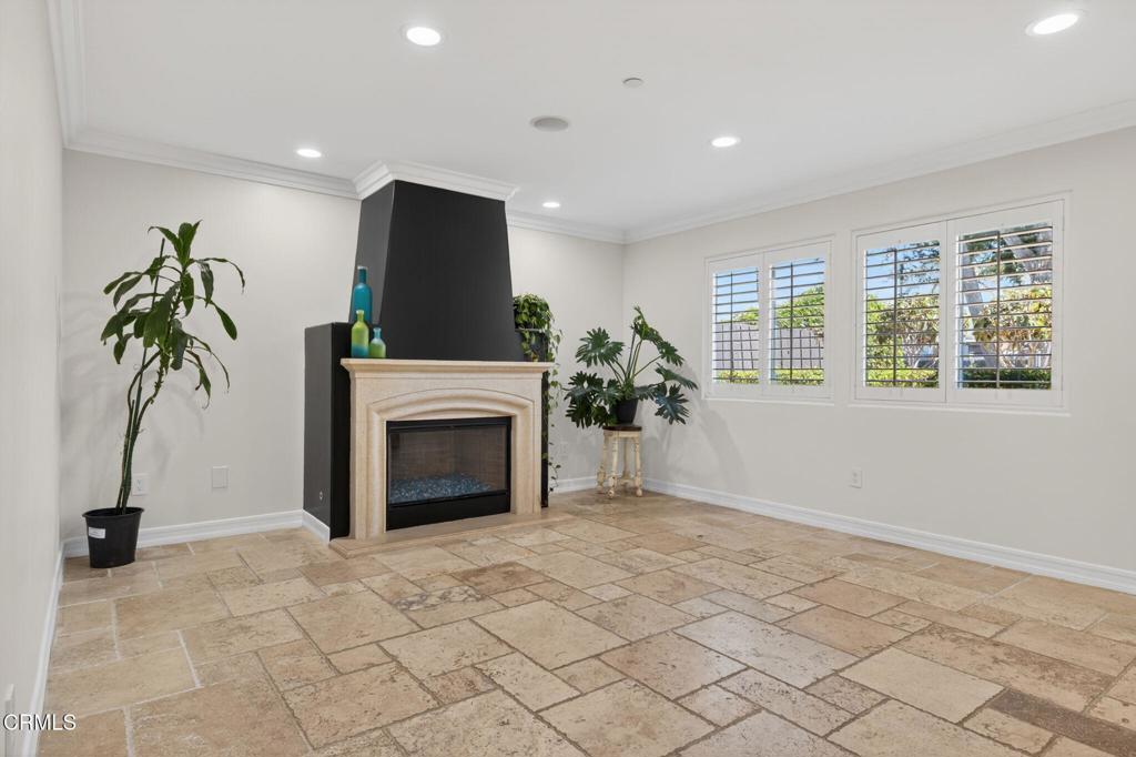 Ventura, California, 93001, United States, 3 Bedrooms Bedrooms, ,4 BathroomsBathrooms,Residential,Active,2045009