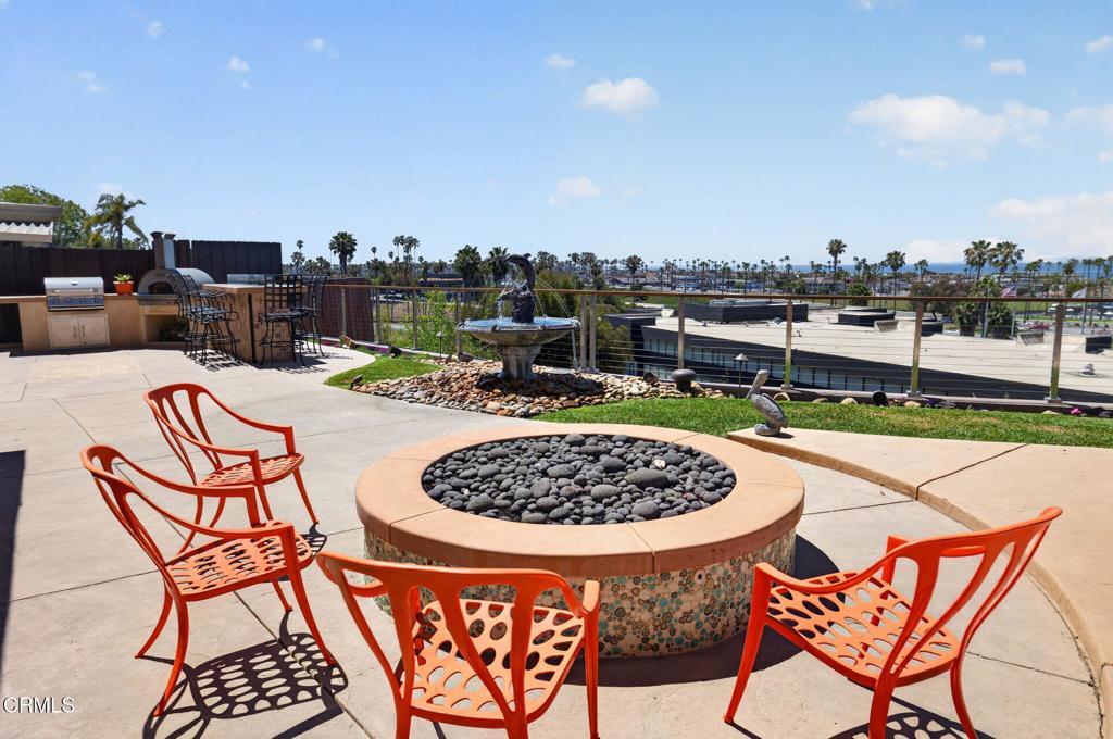 Ventura, California, 93001, United States, 3 Bedrooms Bedrooms, ,4 BathroomsBathrooms,Residential,Active,2045009